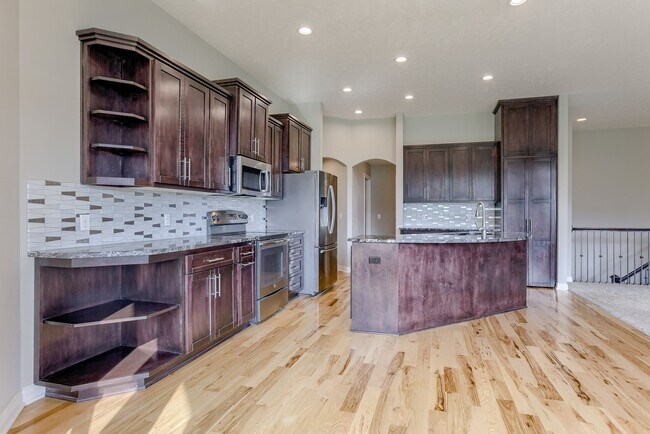 Building Photo - Spacious & Stylish 5 Bedroom In Prime Elkh...