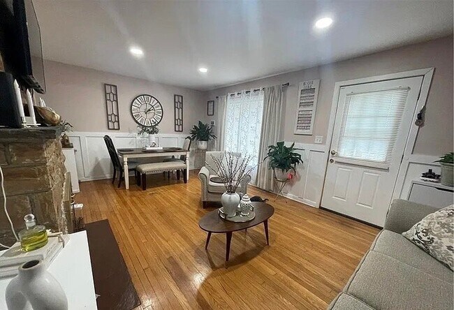Foto del edificio - 535 Zachary Ct