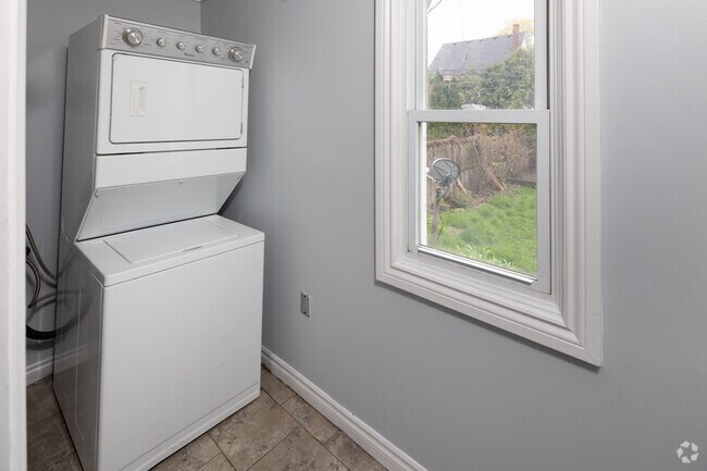 1 BR 1 BA - 62 Holton Avenue South