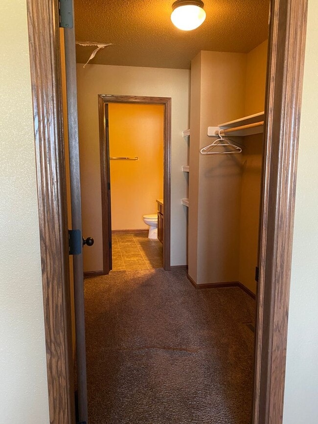 Building Photo - Beautiful, 3 bedroom Townhouse