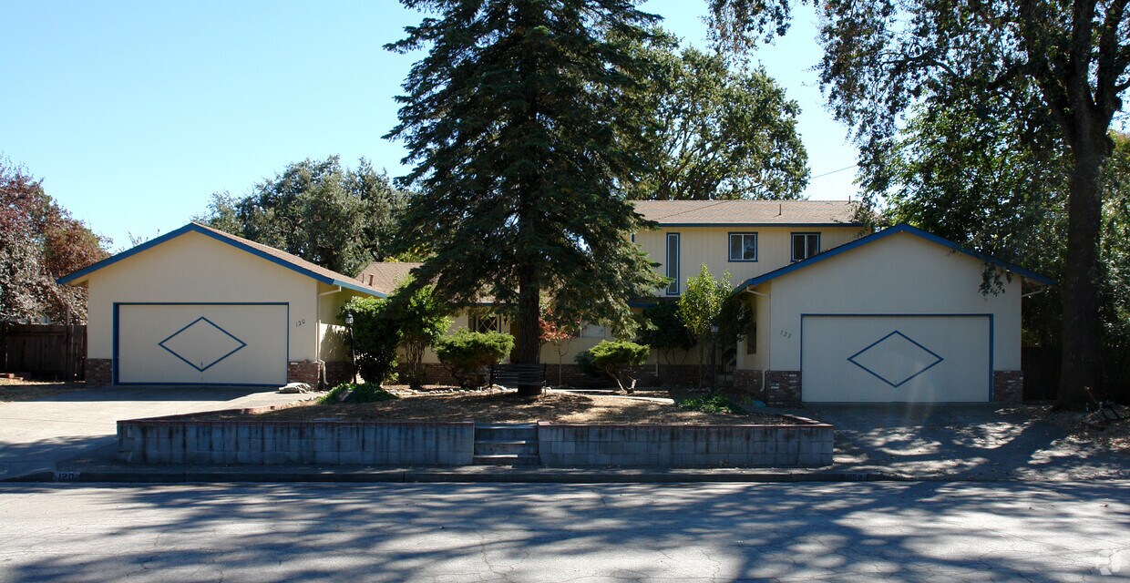 Building Photo - 120 Lark Center Dr