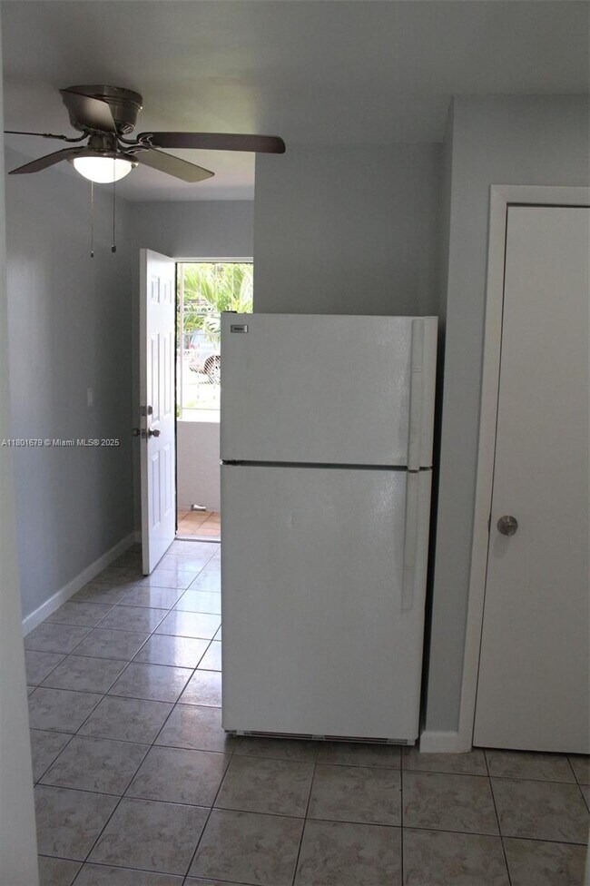 Foto del edificio - 5849 Wiley St