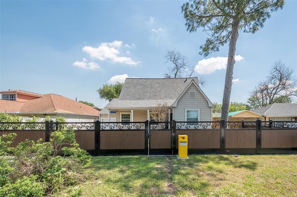 Primary Photo - 1109 Dismuke St