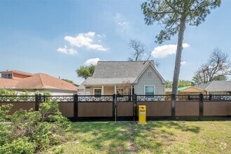Building Photo - 1109 Dismuke St