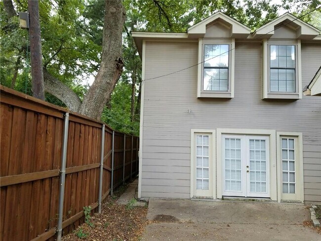 Foto del edificio - 924 Red Oak Creek Dr