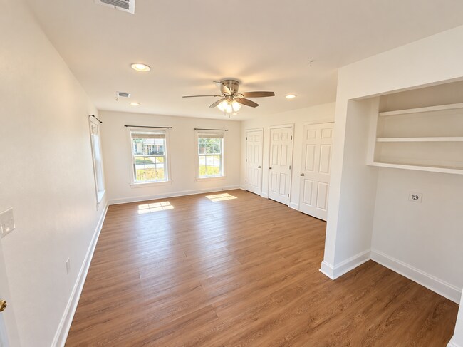 Building Photo - 800 Circle Dr