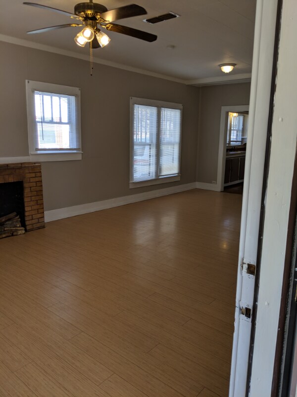 Building Photo - 920 S Grand Ave