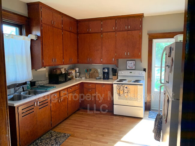 Foto del edificio - 924 N Park St