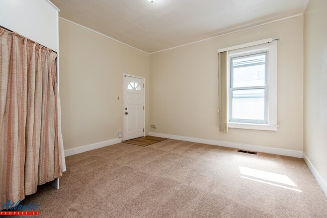 State St - State St Apartment