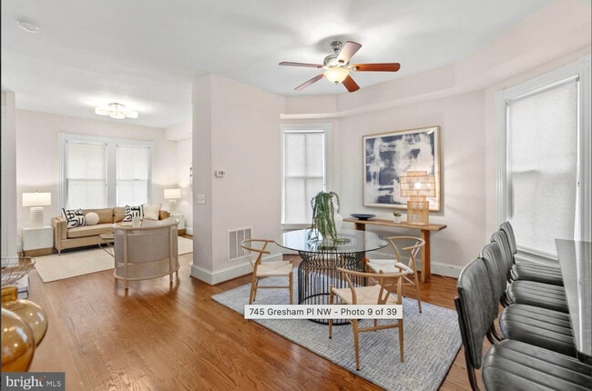 Foto del edificio - 745 Gresham Pl NW