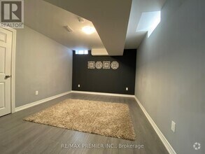 Building Photo - 271 Wardlaw Pl