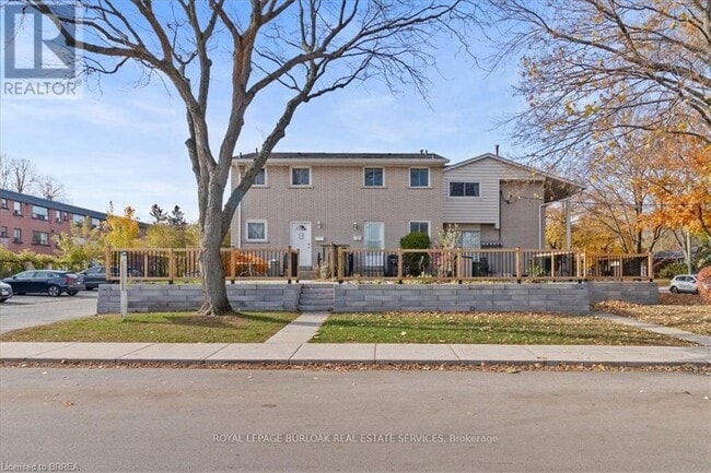 Building Photo - 11 Colmar Pl