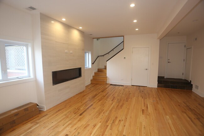 Foto del edificio - 1637 N Clybourn Ave