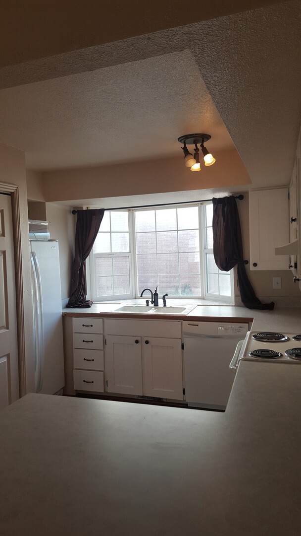 Foto del edificio - Sandy 3 Bed 2 1/2 Bath Town Home