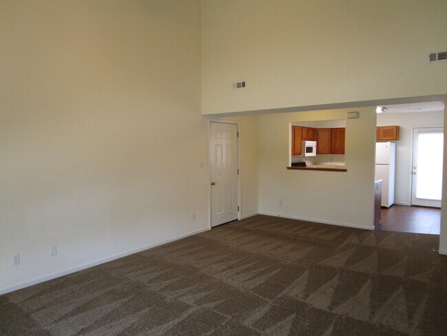 Building Photo - 1725 Louise Cir