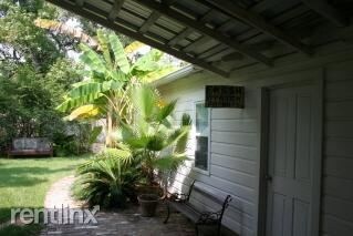 Building Photo - 2 br, 1.5 bath House - 121 Sycamore