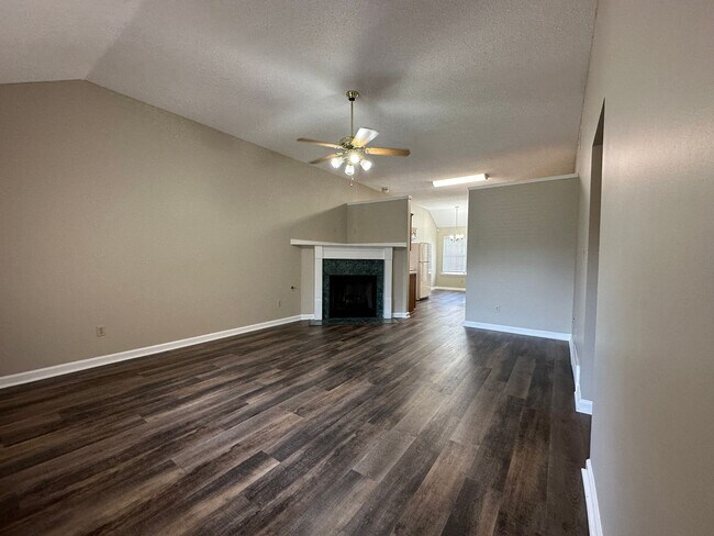 Foto del edificio - Olive Branch/ Center Hill Area- 3BR/ 2BA AVAILABLE NOW! New Flooring and Freshly Painted!