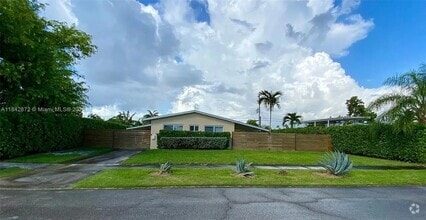 Building Photo - 8855 SW 41st Terrace