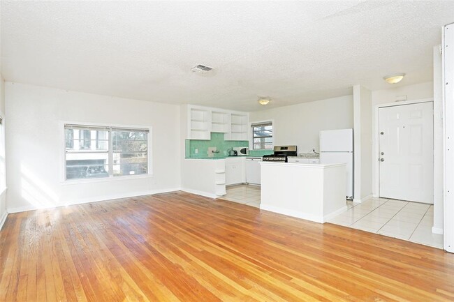 Foto del edificio - 2348 Sheridan St
