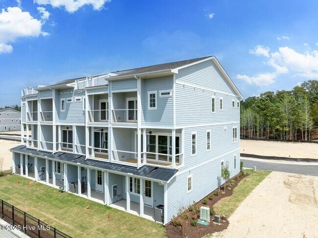 Foto del edificio - Brand new georgous 4 bed 3.5 bath townhome...