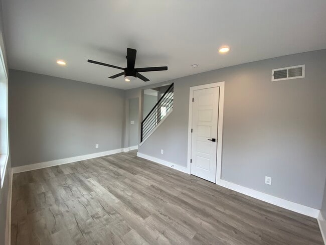 Building Photo - Craven Street