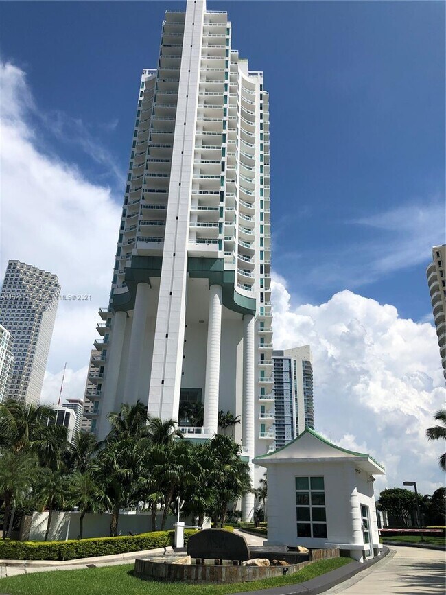 Foto del edificio - 900 Brickell Key Blvd