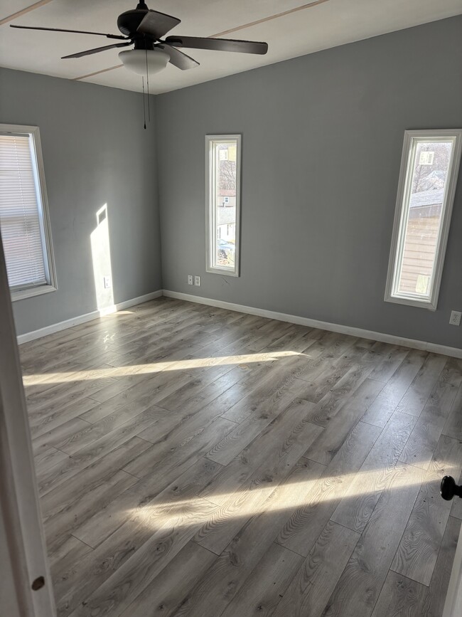 Master bedroom - 1745 Spruce Dr