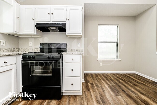 Foto del edificio - 3440 Dogwood Pl