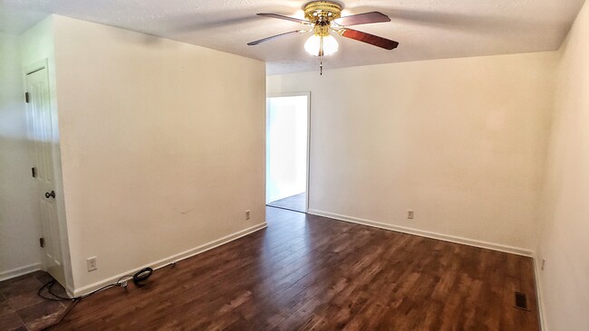 Building Photo - 2 Bedroom in Pleasant View