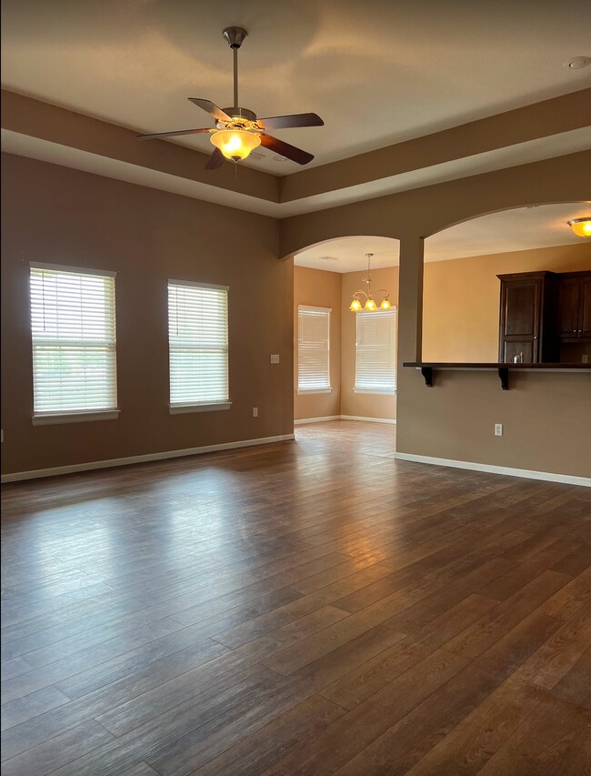 Foto del edificio - 619 Oakmont Dr