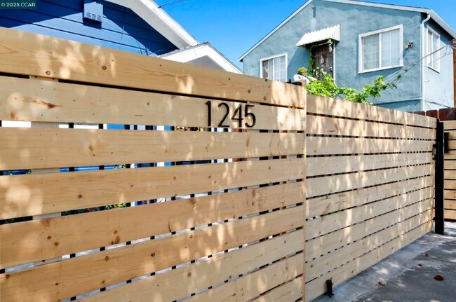 Foto del edificio - 1245 90th Ave