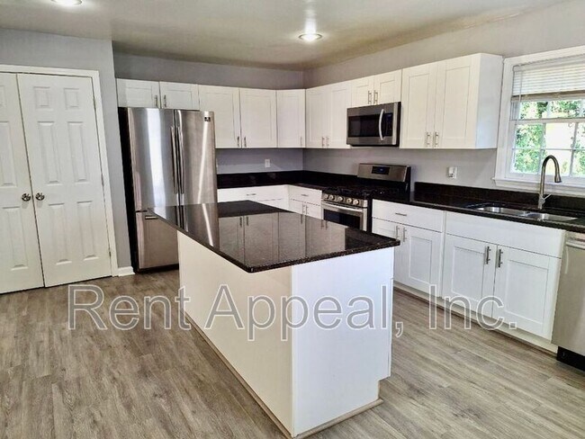 Building Photo - 469 Creekview Dr