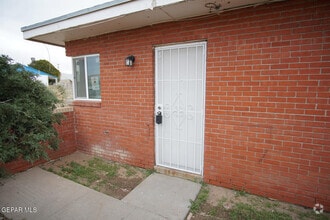 Building Photo - 1421 St Johns Dr