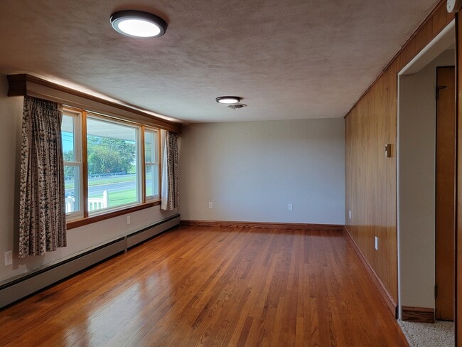 Building Photo - 405 E Lincoln Ave