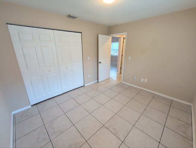 Building Photo - 2560 E Constance Ct