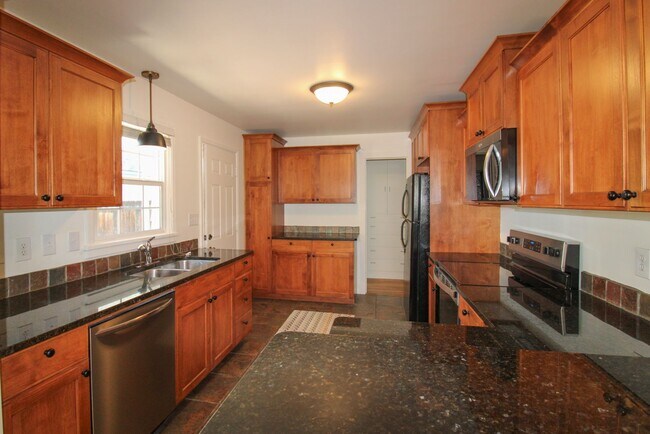 Foto del edificio - Remodeled 5 Bedroom
