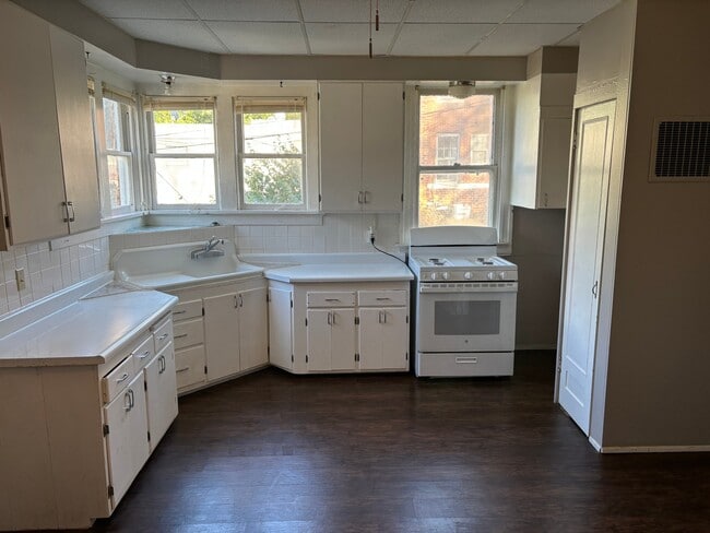 Photo - 600 N Main St Apartment