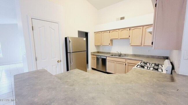 Foto del edificio - 604 Wind River Ave