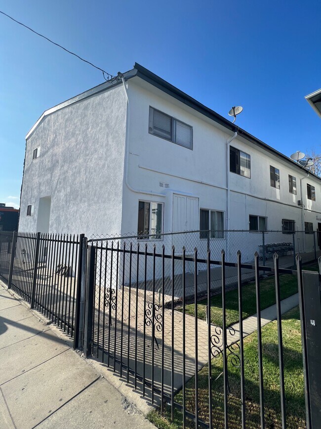 Foto del edificio - 5181 W Jefferson Blvd