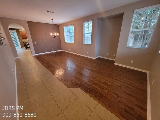 Foto del edificio - Rancho Cucamonga 4-Bedroom Home