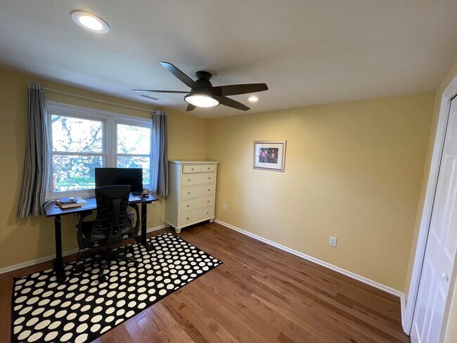 Oficina - 10012 Beacon Pond Ln