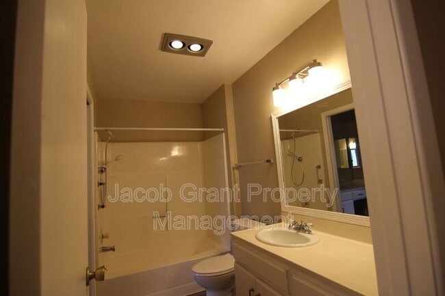 Building Photo - 1405 Preston Dr