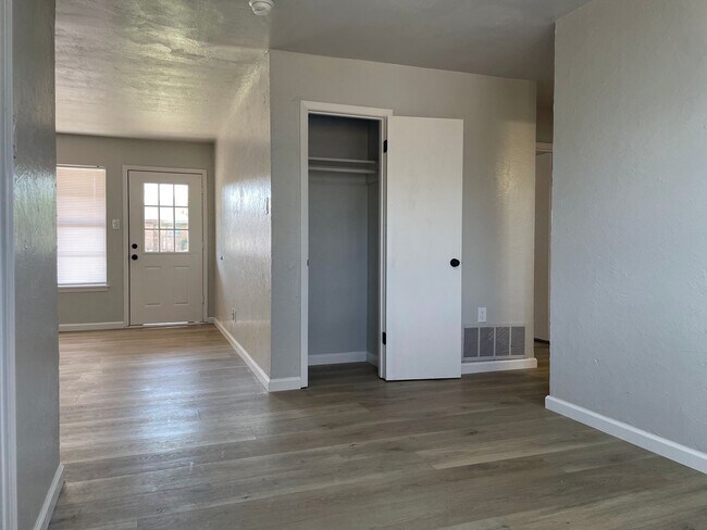 Foto del edificio - Charming 3-Bedroom Retreat with Modern Com...