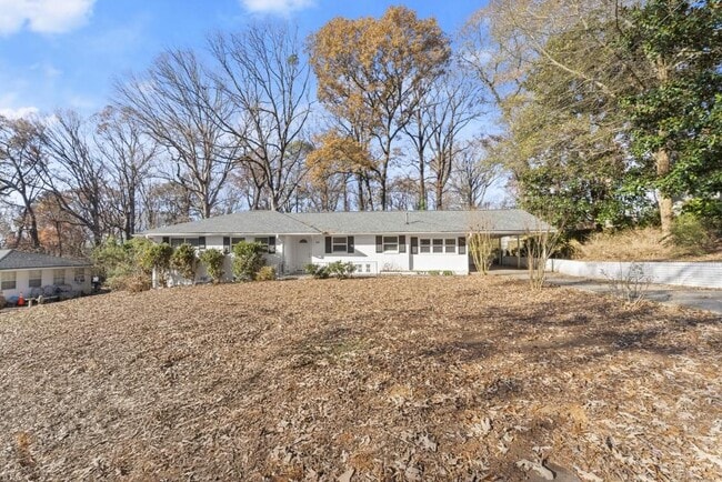 Building Photo - 2352 Elmwood Cir SE