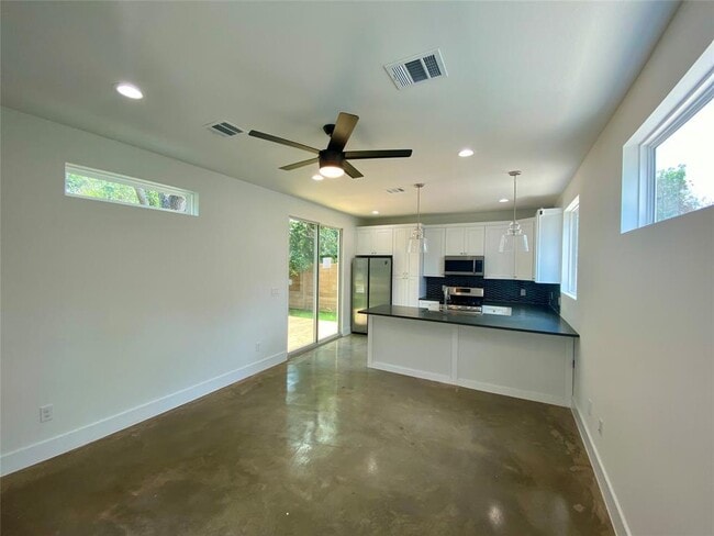 Building Photo - 2500 Sweeney Ln