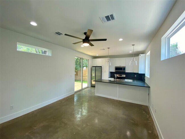 Foto del edificio - 2500 Sweeney Ln