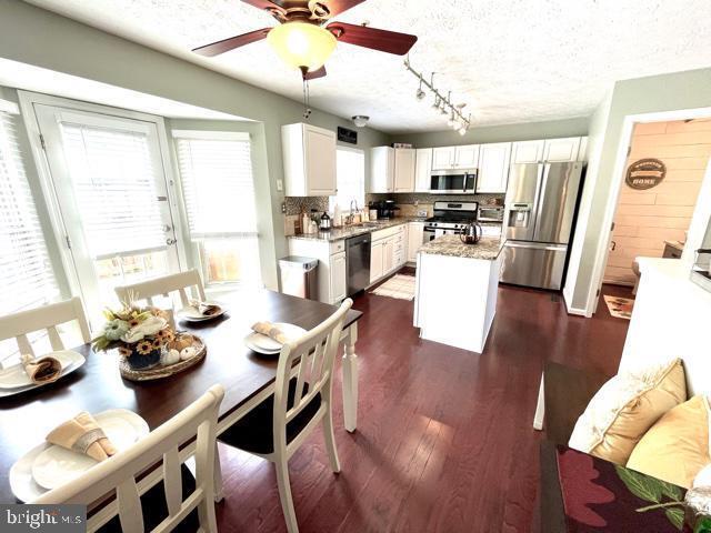 Foto del edificio - 111 Foxchase Dr