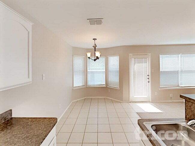 Foto del edificio - 1300 Pine Ln