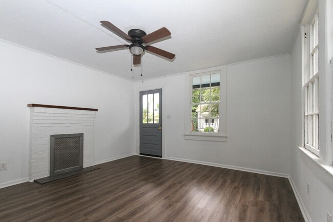 Livingroom - 810 Shull St