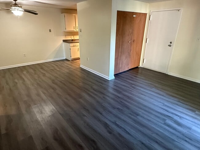 Foto del edificio - 30 Silver Hill Ln